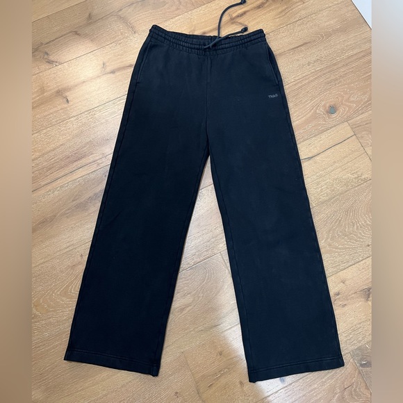 Aritzia Pants - TNA Aritiza sweatpants